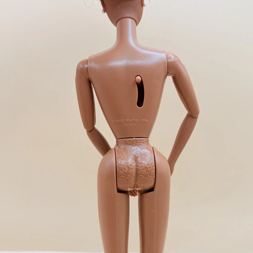 BARBIE CHRISTIE DOLL Articulated Body Arms Move Nude Doll With‎ Pink Earrings